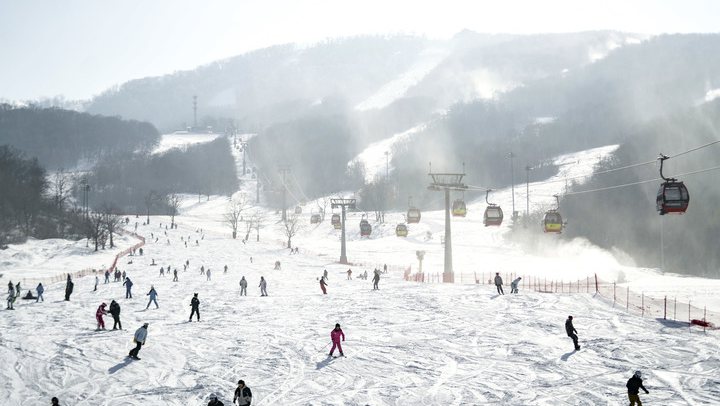 新华财经｜冰雪运动“热” 彰显冬日经济活力