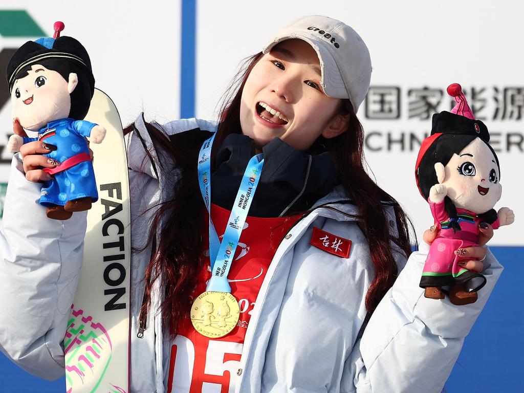 “十四冬”自由式滑雪大跳台决出金牌