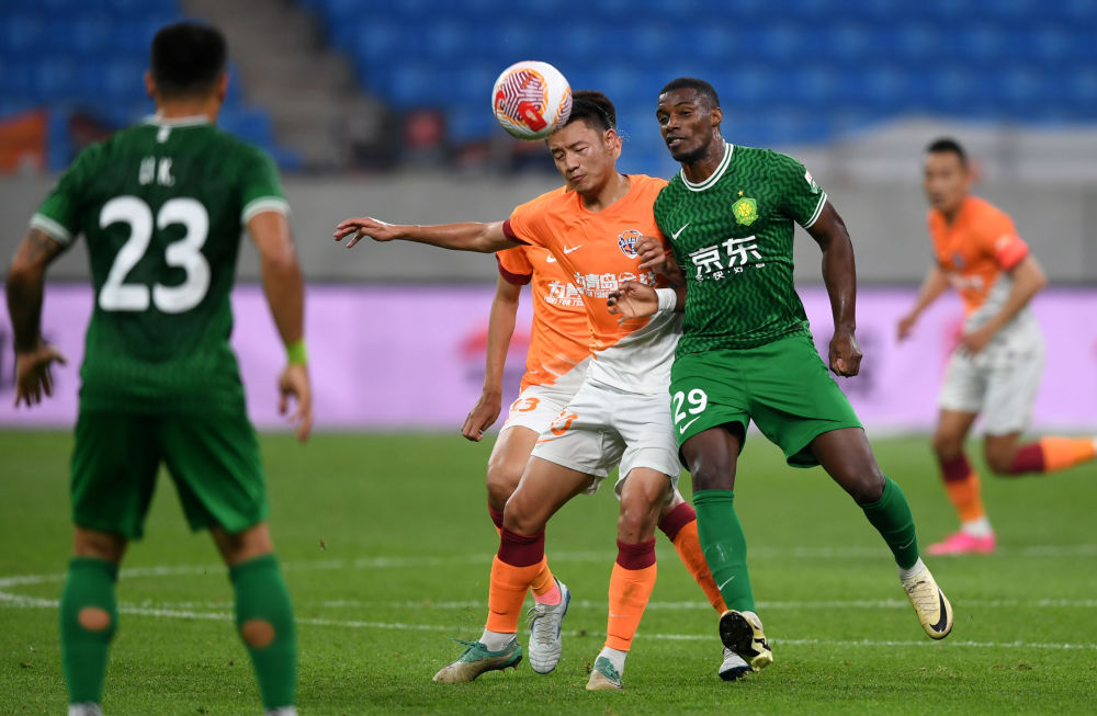 中超综合：申花客胜河南 十人国安平海牛