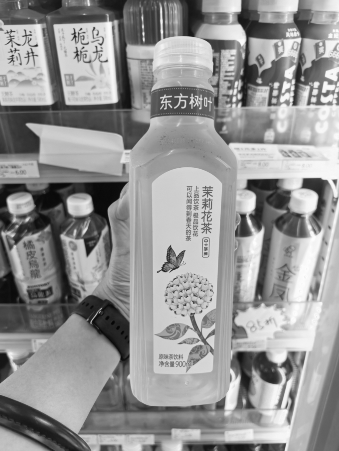 量大价优！今夏饮品流行“1升装”