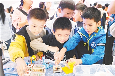 河南省科技馆“科学之夜”点亮探索之光